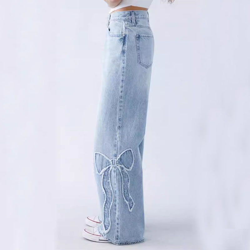 Wiga - pantalon denim avec broderie en forme de boucle