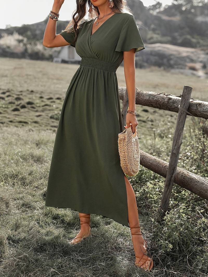 Lucy – robe élégante à manches courtes et col en velours côtelé