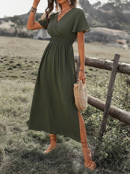 Lucy – robe élégante à manches courtes et col en velours côtelé