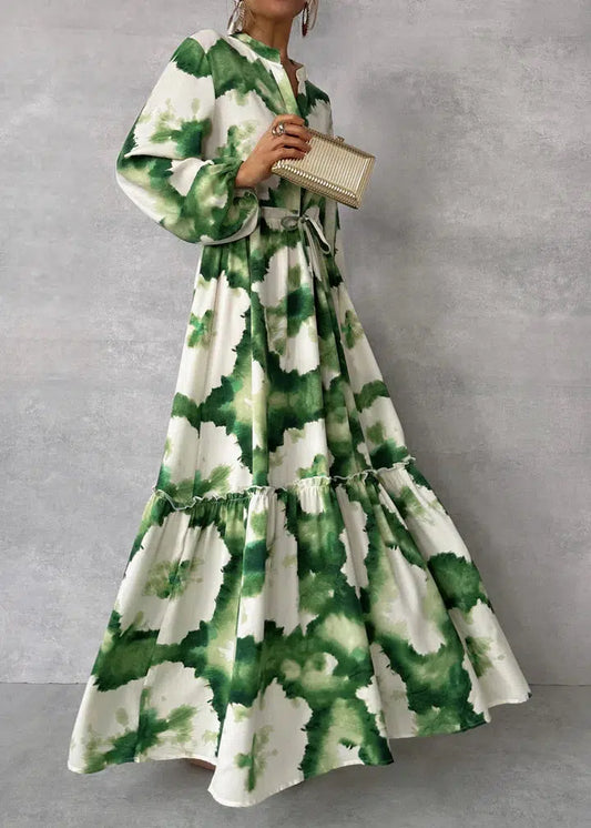 Charlotte – robe longue verte élégante avec décolleté en v et manches longues