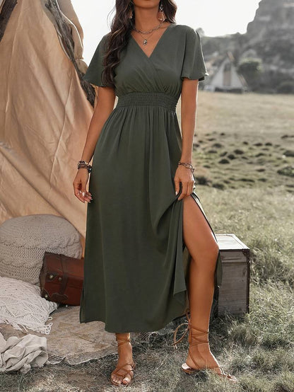 Lucy – robe élégante à manches courtes et col en velours côtelé